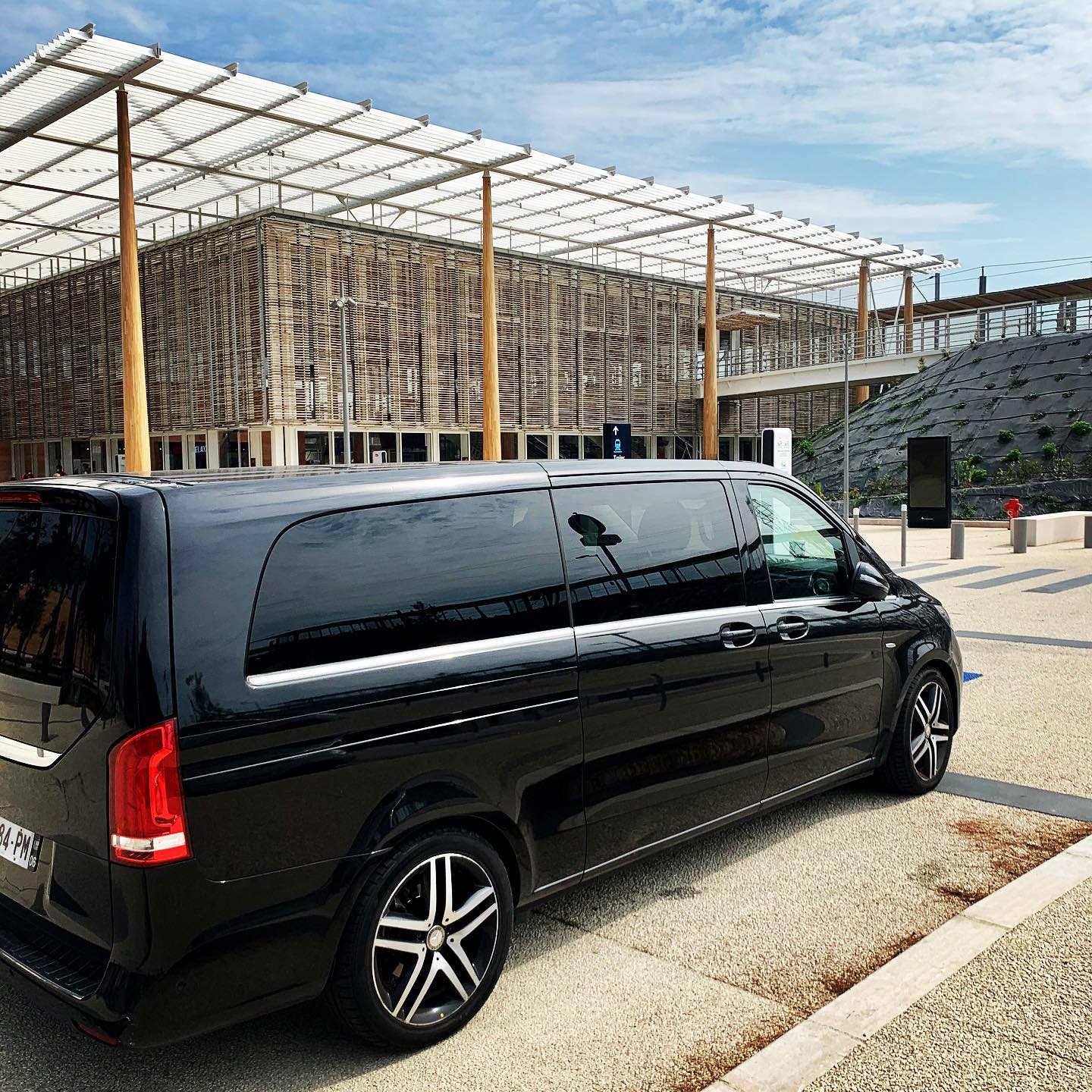 chauffeur_prive_nimes_1600425186_2400862935905179532_9711140893